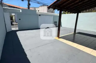 Casa com 3 quartos à venda no Jardim Botânico, Uberlândia 