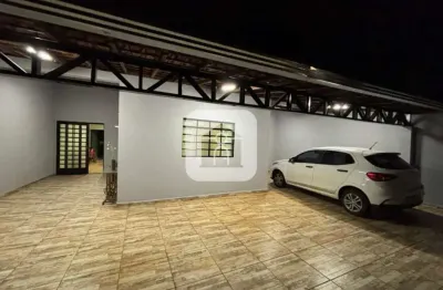 Casa com 3 quartos à venda no Jardim Holanda, Uberlândia 