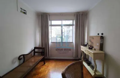 Excelente localização deste apartamento para locação, mobiliado, arejado e claro no Gonzaga, Santos-SP., a 2 quadras da praia.