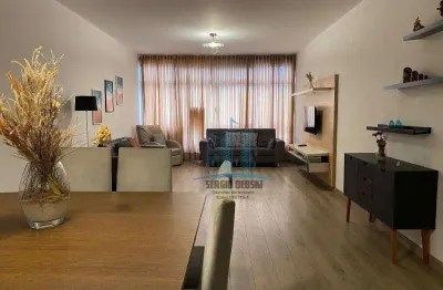 Localização privilegiada deste amplo apartamento no gonzaga, santos. 3 dormitórios.(suíte), vaga demarcada.