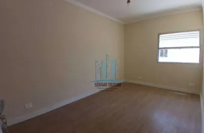 Vende-se apartamento reformado no BNH com 2 dormitórios. Prédio com salão de festas e churrasqueira. R$ 305 mil