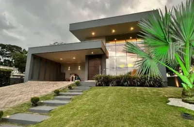 Condomínio fechado, casa ampla, piscina, semimobiliado, segurança, portaria