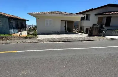 Casa de alvenaria com vista para a cidade | adaptada para pcd | próxima ao hospital são joão batista