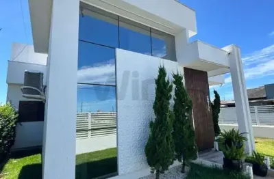 Casa com piscina 3 Dormitórios moderna na Zona Sul do Baln. Rincão