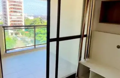 3 quartos, sala com varanda integrada na barra olímpica.