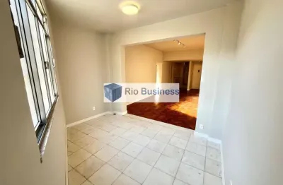 Apto reformado 3 quartos (1 suíte) vaga coberta portaria 24h