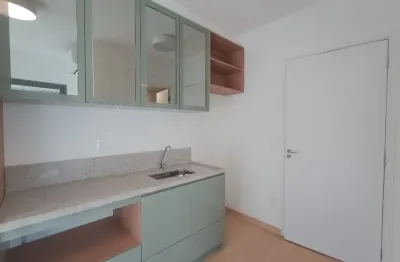 Studio pinheiros/faria lima: 44m², varanda, lazer e conforto.