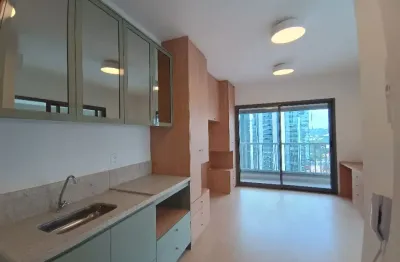 Studio pinheiros/faria lima: 44m², varanda, lazer e conforto.