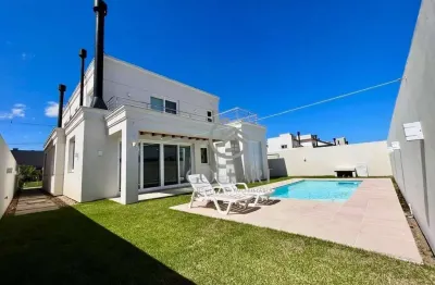 Casa em condomínio fechado com 3 quartos à venda na Avenida Adolfo Fetter, Laranjal, Pelotas