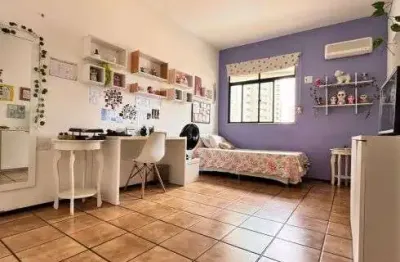 Apartamento 3 suítes, próximo ao polo gastronomico e beira mar, te oferece conforto e praticidade.