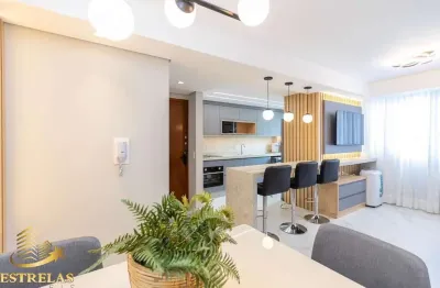Vende apto todo reformado, 2 quartos (1 suíte com closet), 1 vaga, água verde