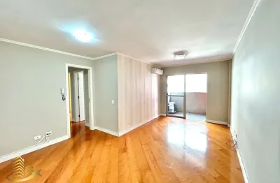 Apartamento com sacada, 3 domitórios e 1 vaga no bigorrilho