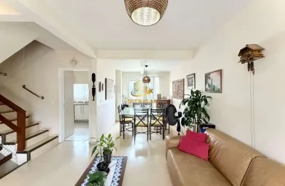 Sobrado à venda em Curitiba-PR, Bairro São Braz: 4 Quartos, 1 Suíte, 3 Vagas, 173m² privativos.