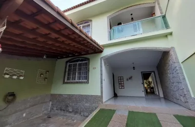 Jardim Amalia, Ampla casa com 3 quartos ( 1 suite ), com 218,63 m²