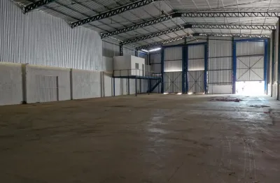 Locação galpão 1.500 m² – doca – alto padrão. portaria 24h, balança e refeitório. r$ 36.000/mês – cuiabá.