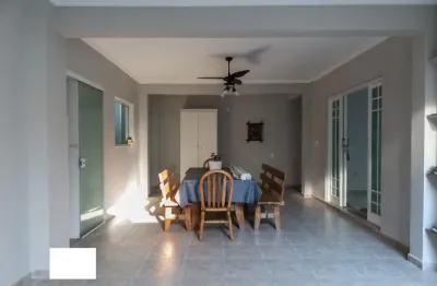Sobrado com 5 dormitórios e 2 suítes. ponta da praia. santos