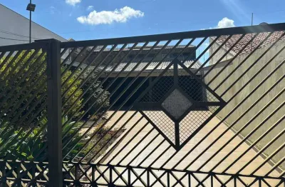 Casa com 3 quartos à venda na Rua Octávio Clivati, 370, Jardim das Palmeiras, Londrina