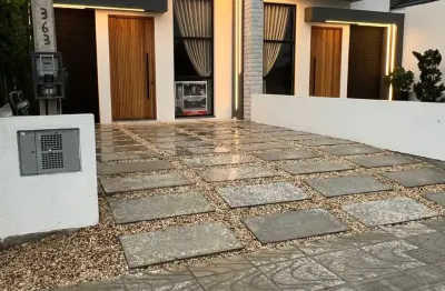 Lindíssima casa com acabamento excelente no bairro guarani!