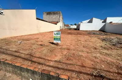 Vende-se terreno   bairro  altos do palmital em - marília-sp