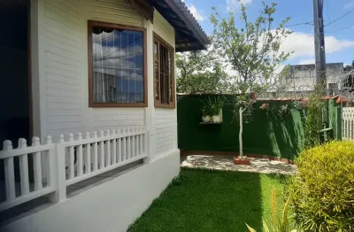 Bela casa com 2 quartos, área de lazer e garagem em manilha itaboraí - rj