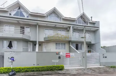 <p>sobrado de 213m² com 3 dormitórios no seminário em rua calma e sem saída.</p>