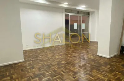 <p>loja em galeria, pe direito 7m, proximo praça ozorio, centro, curitiba</p><p> </p><p> </p><p> </p>
