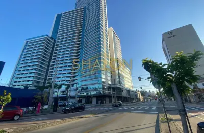 <p>studio com sacada, vaga de garagem, portaria 24h, proximo ao shopping estação</p>
