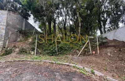 <p>TERRENO EM RUA SEM SAIDA, RESIDENCIAL, PROXIMO A RUA THEODORO MAKIOLKA, BARREIRINHA, CURITIBA</p>