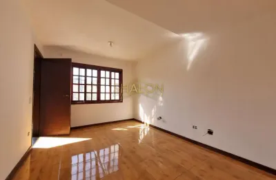 <p>sobrado frente rua, 3 quartos sendo  1 suíte com sacada, boa vista, curitiba, pr</p>