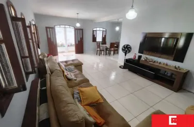 Casa com 3 quartos à venda na rua garcia lorca, ipitanga, lauro de freitas por r$ 680.000
