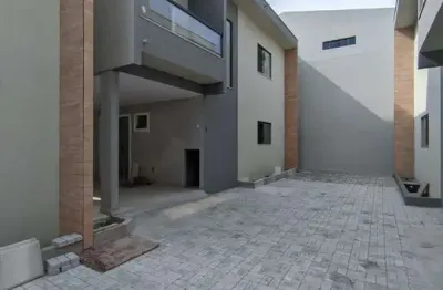 Casa com 3 quartos à venda na rua milena ramone alencar ramos, ipitanga, lauro de freitas por r$ 530.000