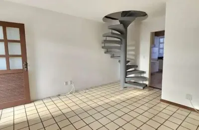 Casa em condomínio fechado com 2 quartos à venda na rua joão marques oliveira, 30-60, buraquinho, lauro de freitas por r$ 470.000
