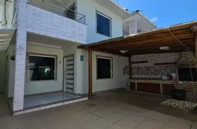 Casa com 4 quartos à venda na rua deusdete queiroz, buraquinho, lauro de freitas por r$ 800.000