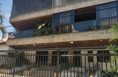 Lindo apartamento próximo a praia com 2 vagas de garagem vista livre