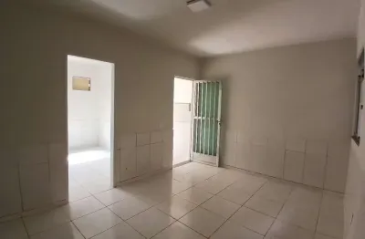 Casa para alugar na rua cananeia, jardim gramacho, duque de caxias - rj