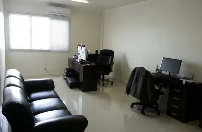 Sala comercial à venda na avenida presidente kennedy, kobrasol, são josé - sc