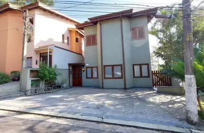 Casa para alugar na rua campos elíseos, petit village, cotia - sp