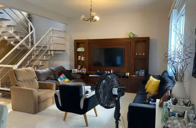 Casa à venda na rua ulisses de oliveira madruga, itaipu, niterói - rj