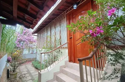 Casa à venda na rua olegário bernardes, várzea, teresópolis - rj