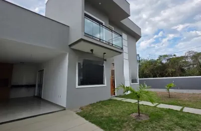 Casa à venda na avenida james mendonça clark, pontinha, araruama - rj