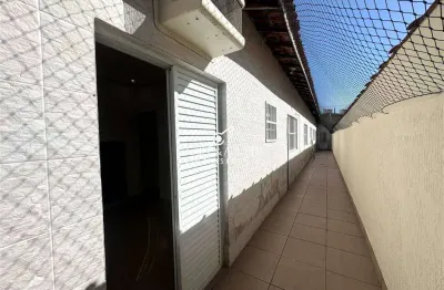 Casa à venda na rua fumio miyazi, guilhermina, praia grande - sp