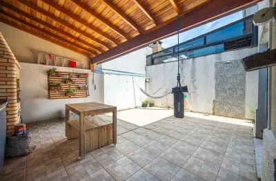 Casa à venda na Passagem Abaré, Chácara São Domingos, Carapicuíba - SP