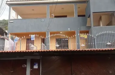 Casa para alugar na Rua Artur Bernardes, Barro Vermelho, São Gonçalo - RJ