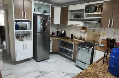 Casa à venda na Rua Vereador Doutor Fernando de Oliveira Guena, Chácara das Flores, Mogi das Cruzes - SP