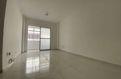 Augo apartamento de 02 quartos com varanda - candeias - na av principal -3 faixas
