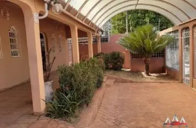 Magnifica casa  em ótima localização próximo à arena pantanal a venda