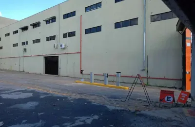 Alugo barracão 500m2 região central na avenida mário corrêa 


porto