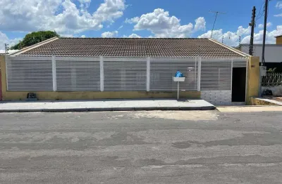 Casa cpa ii com 3 quartos, closet, área gourmet e edícula