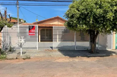Casa na morada do ouro, setor oeste, logo na entrada do bairro, contendo: