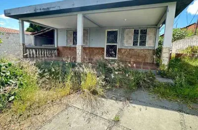 Vende-se casa de 3 suítes e mais uma casa nos fundos com 2 quartos no poção